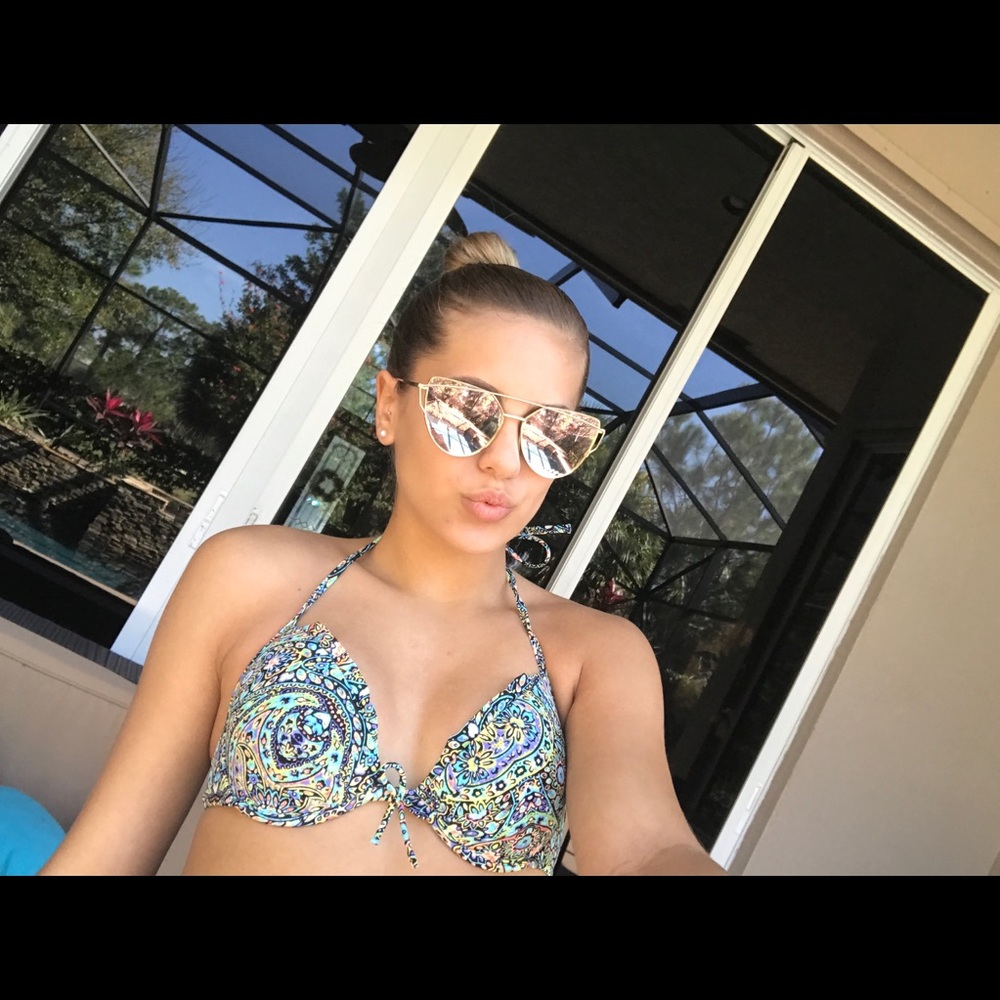 URE VS BIKINI TOP